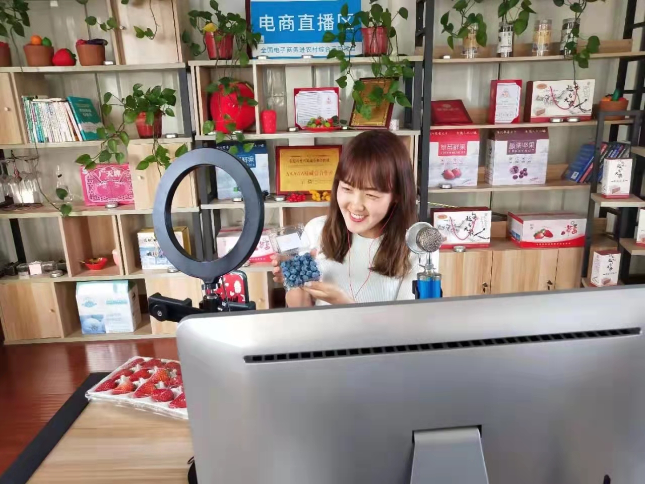 助推农村经济发展 东港开辟"乡村振兴"新模式--党建引领+产业园+物流仓配